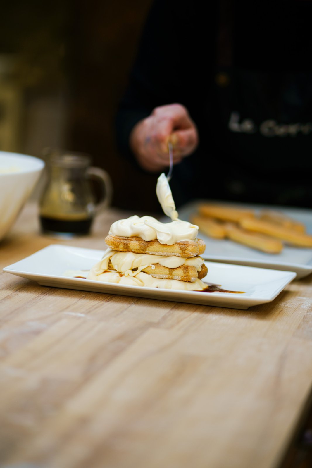 Chef plating the tiramisù made during the Arezzo cooking class